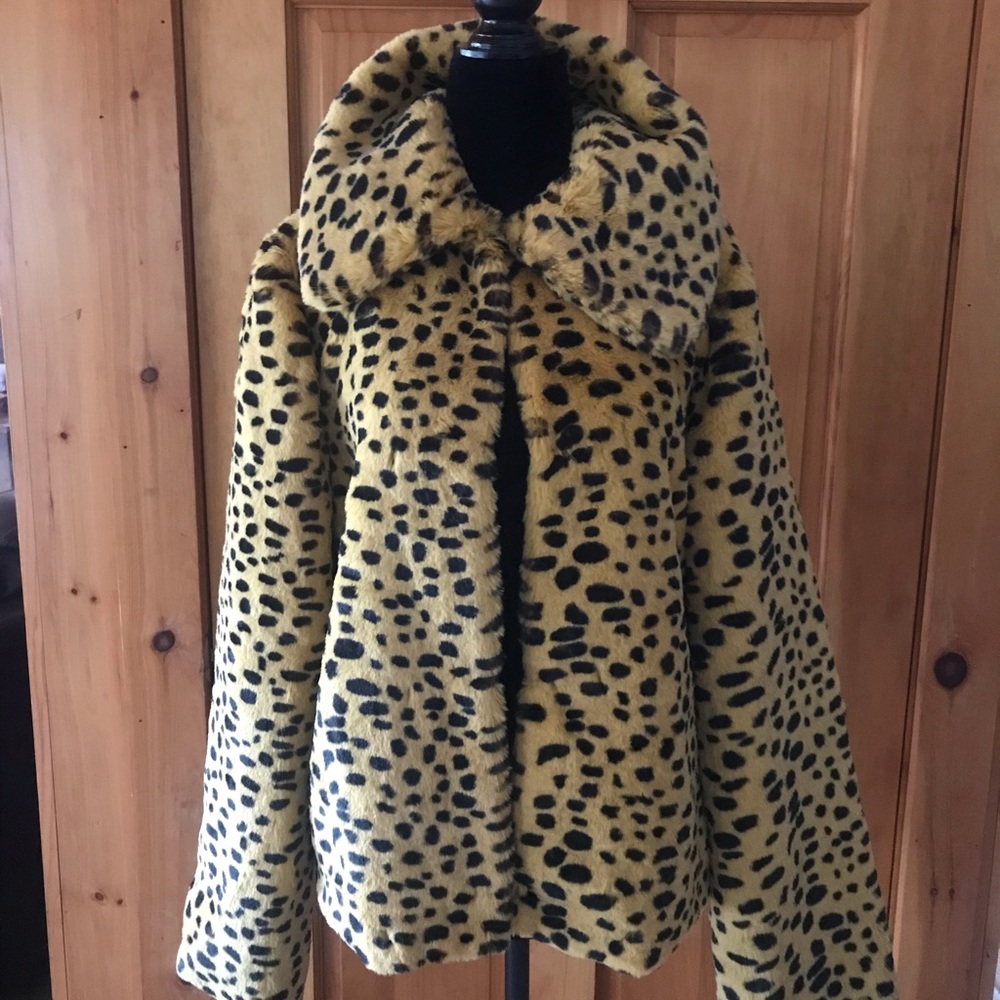 Topshop-Soft “velvet feel” faux fur jacket!